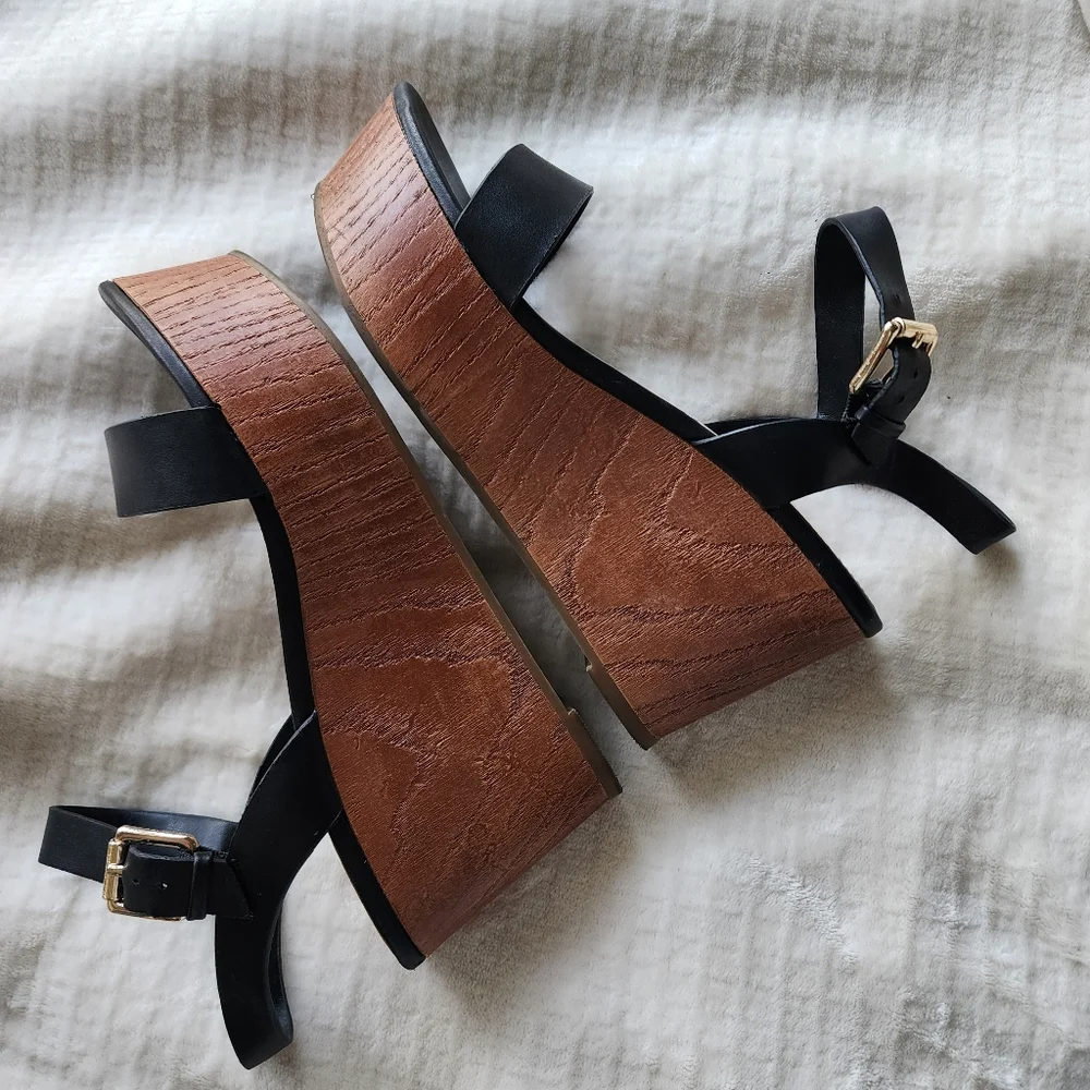EUC ✅️ Wedge Sandal - Picture 5 of 5